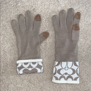 Coach Gloves with tips for smart phone!